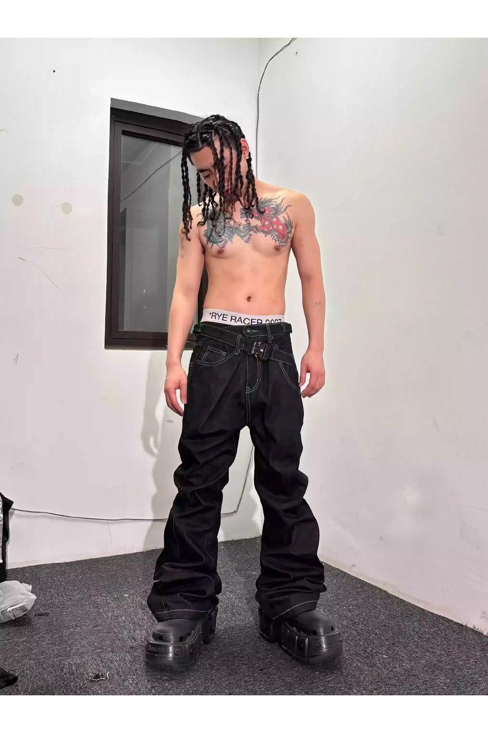 Embroidered Unslicked Raw Color Raw Denim Trousers