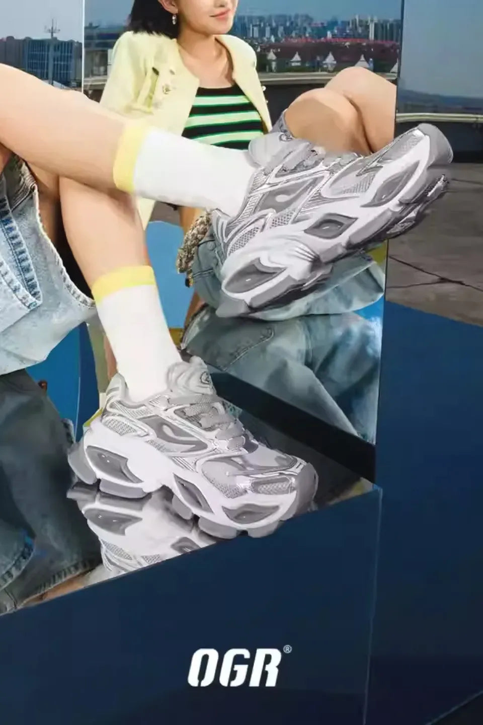 Gaze Sneaker