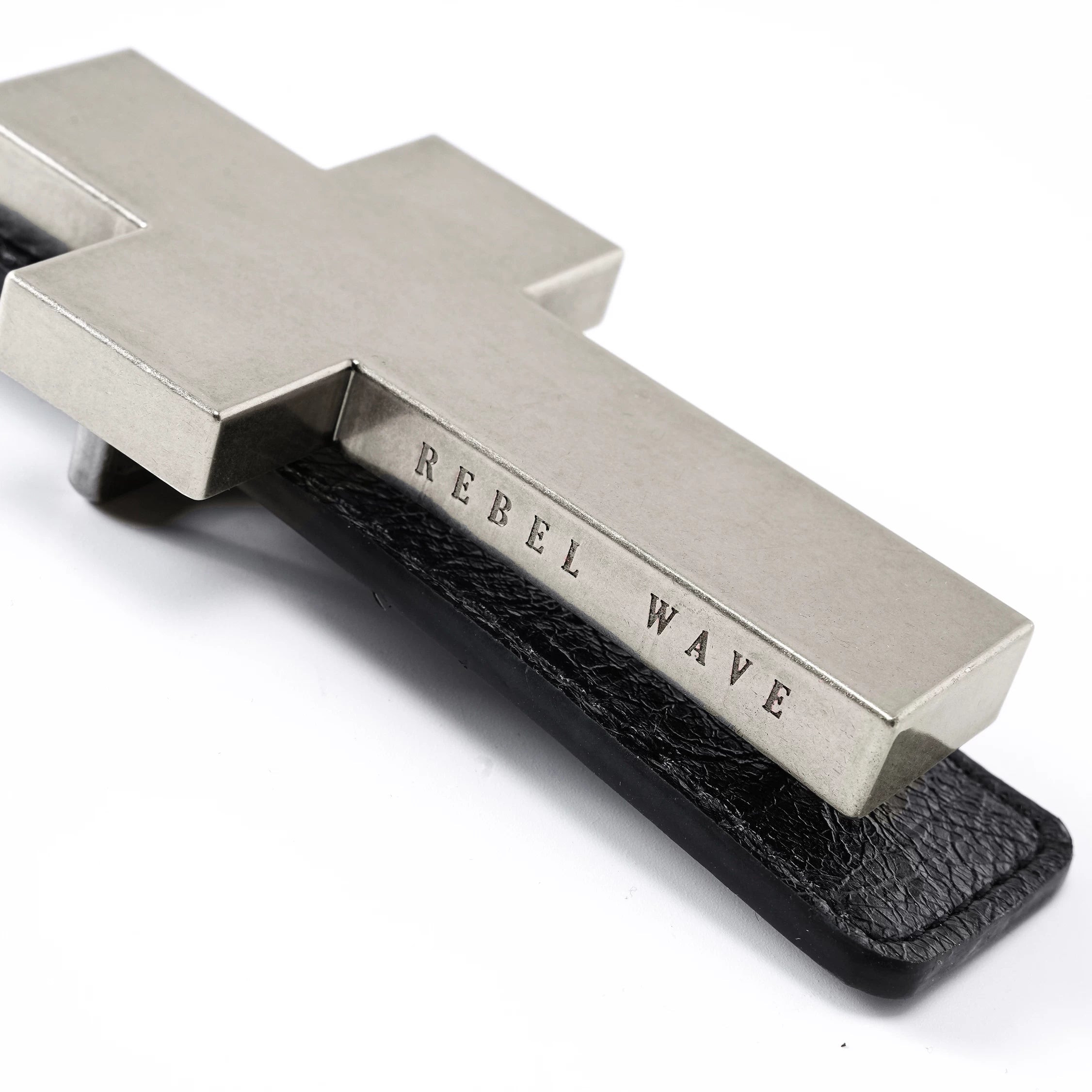 ╋ Cracked Leather Rivet Belt