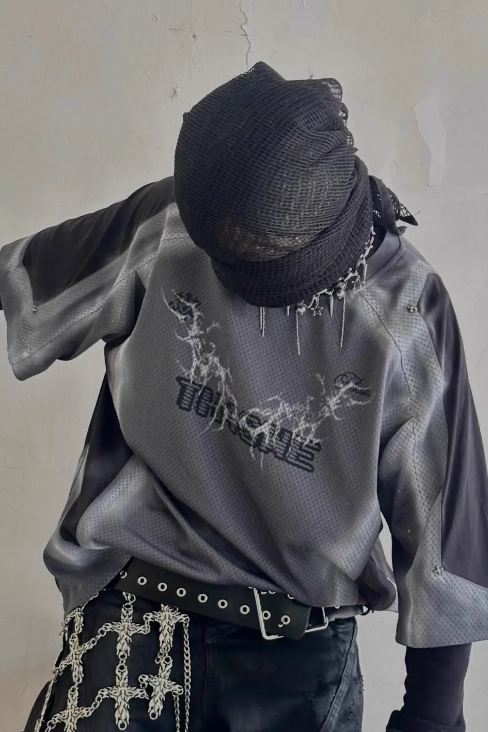 Thorn Pattern Dirty Art Studded Jersey T-shirt