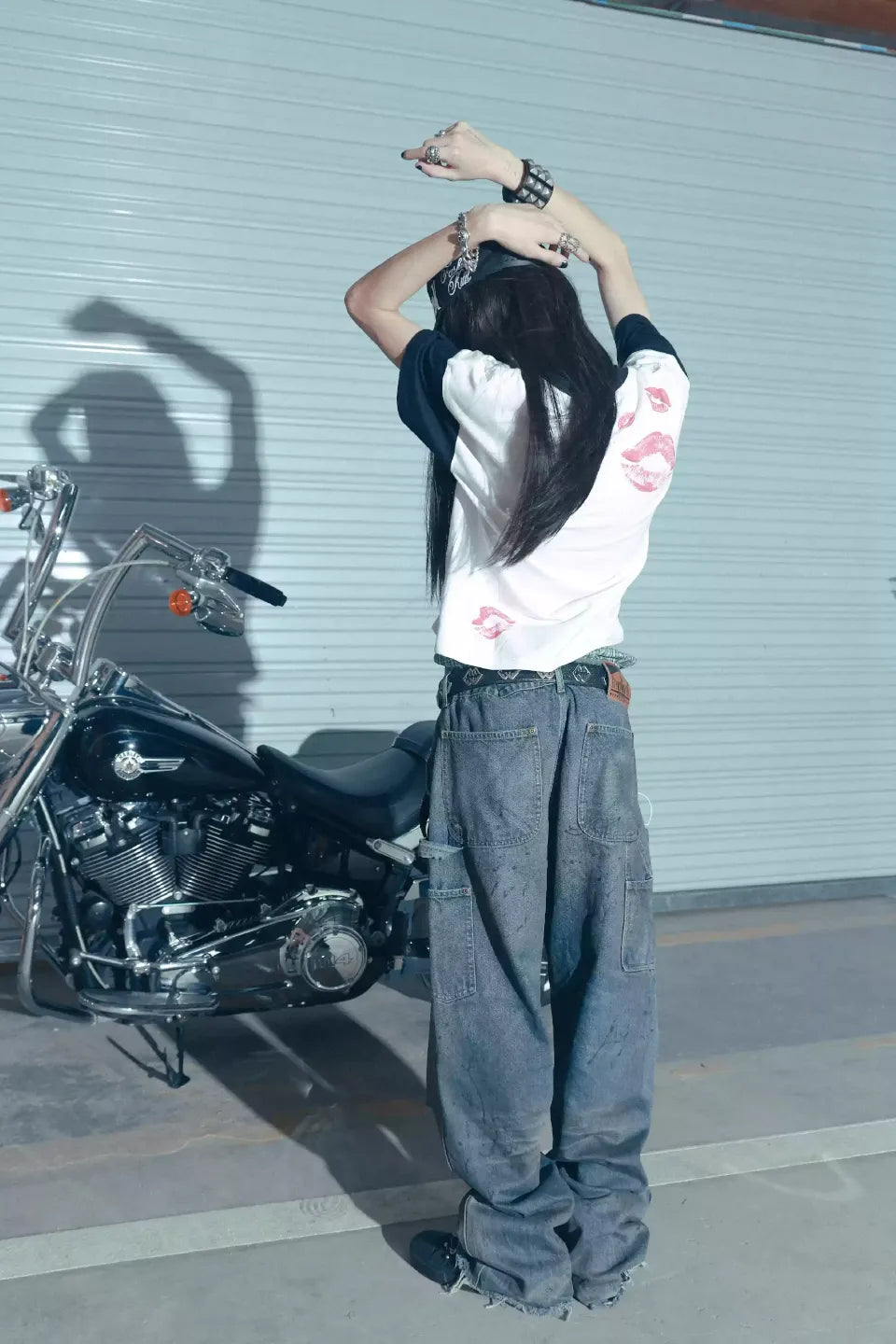 BLOWME Kiss Mark Graphic Tee