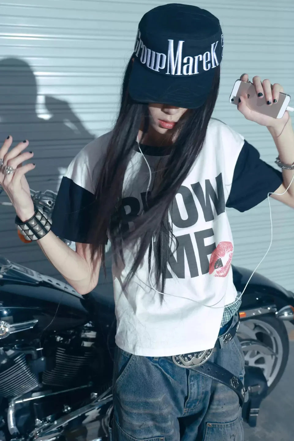 BLOWME Kiss Mark Graphic Tee