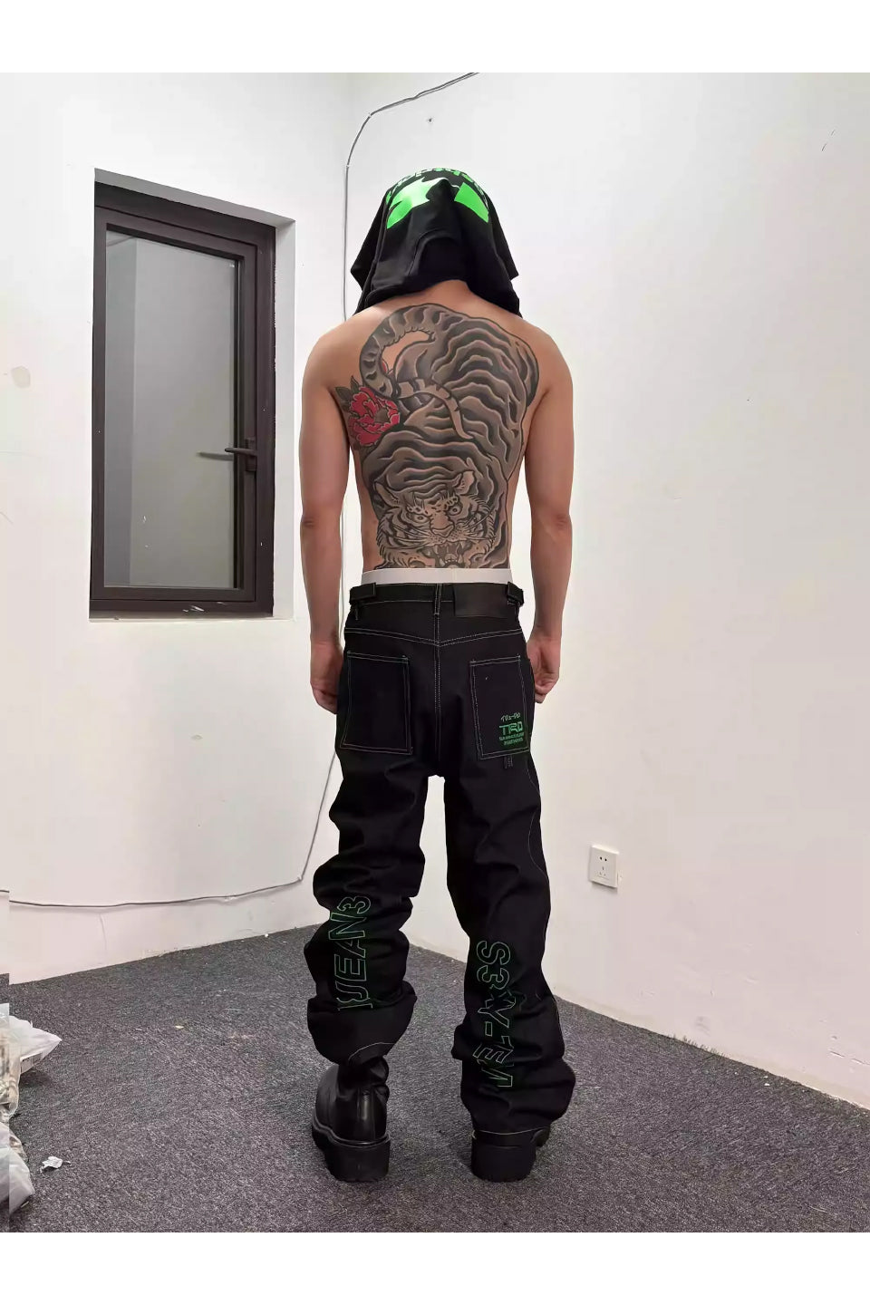 Embroidered Unslicked Raw Color Raw Denim Trousers