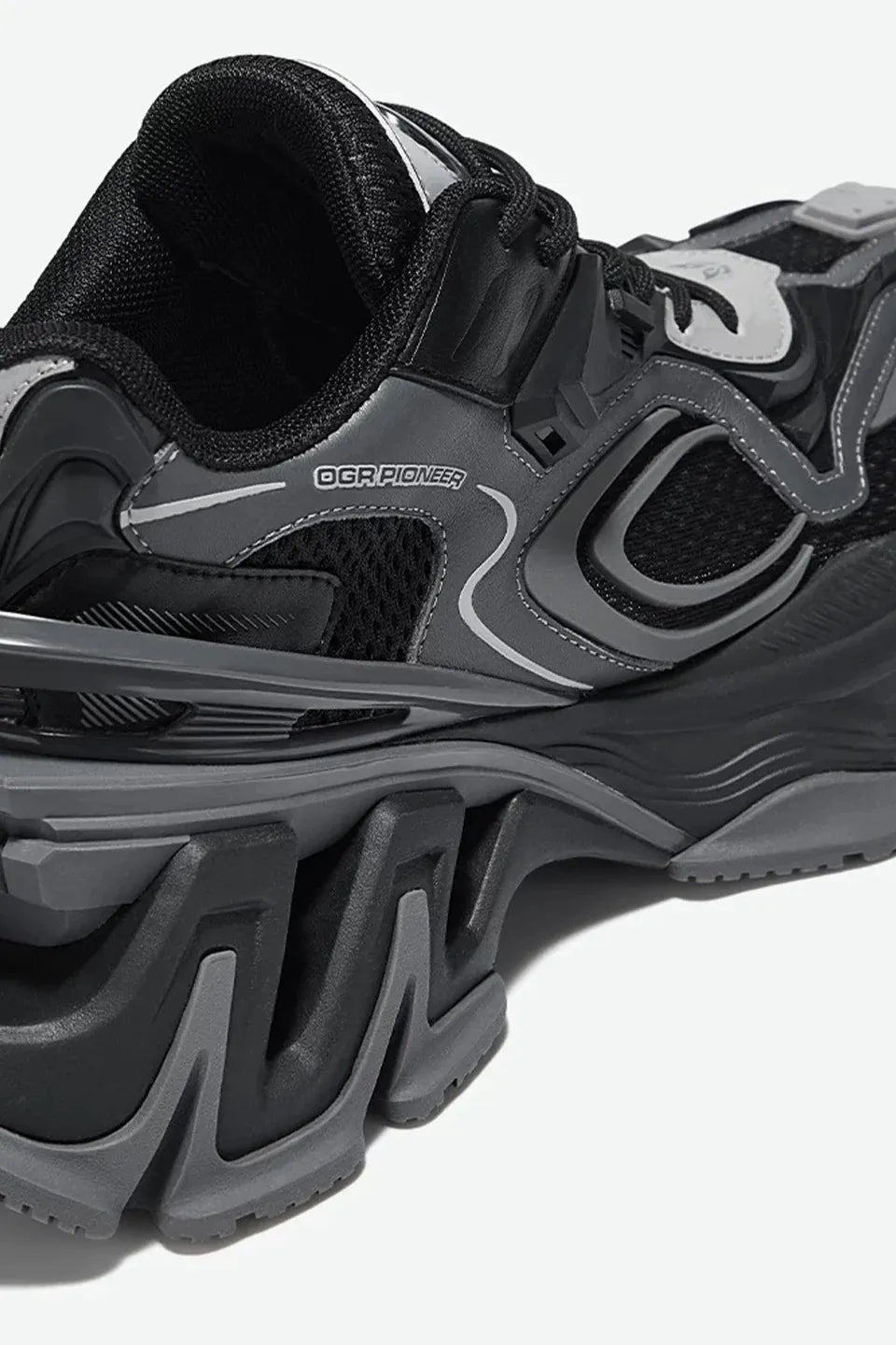 Pioneer Sneaker